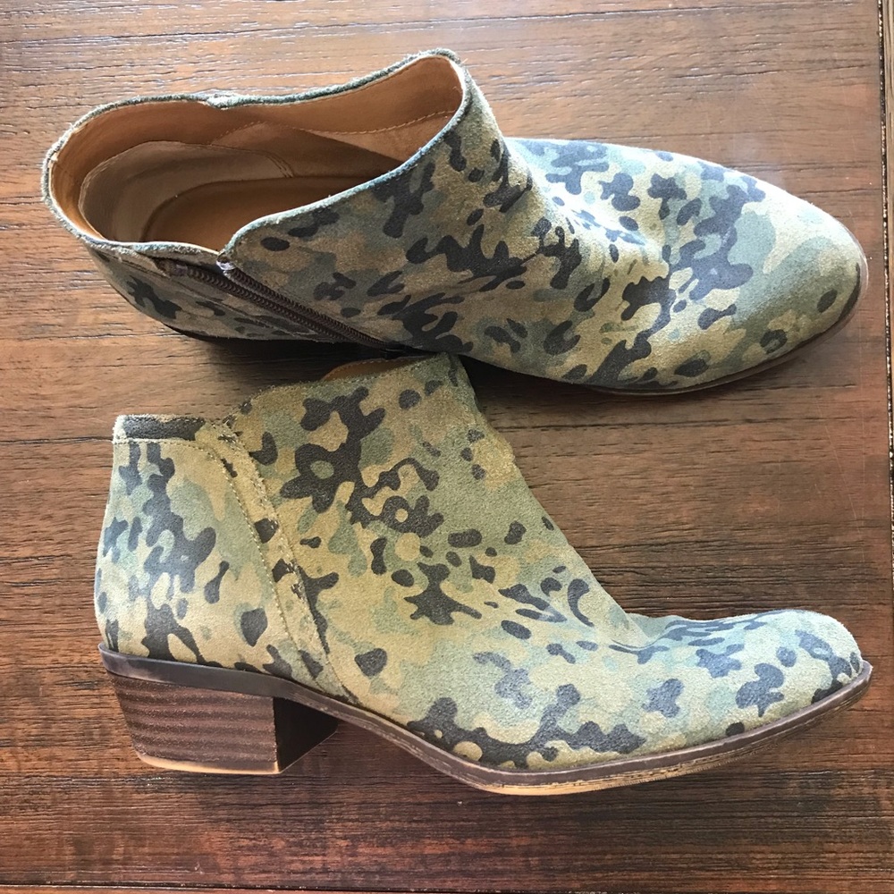Lucky Brand camo booties